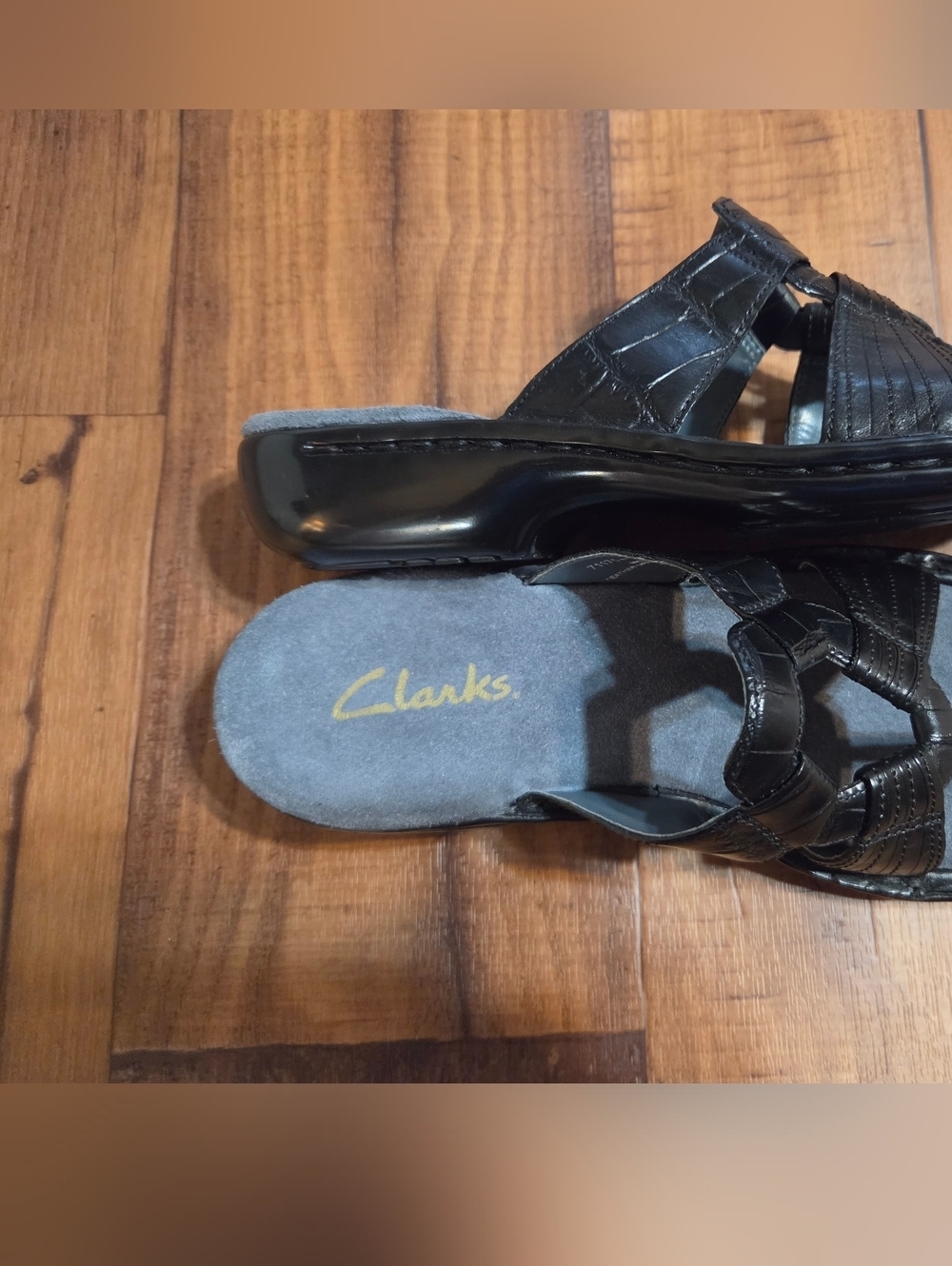 Clarks Stylish Black Slip-On Woven Leather Sandals Sz 8M - Picture 6 of 10